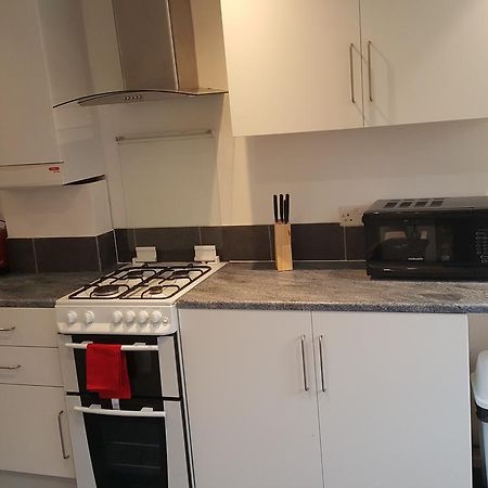 Апарт отель Vetrelax Basildon Newly Refurbished 3Bed House Экстерьер фото