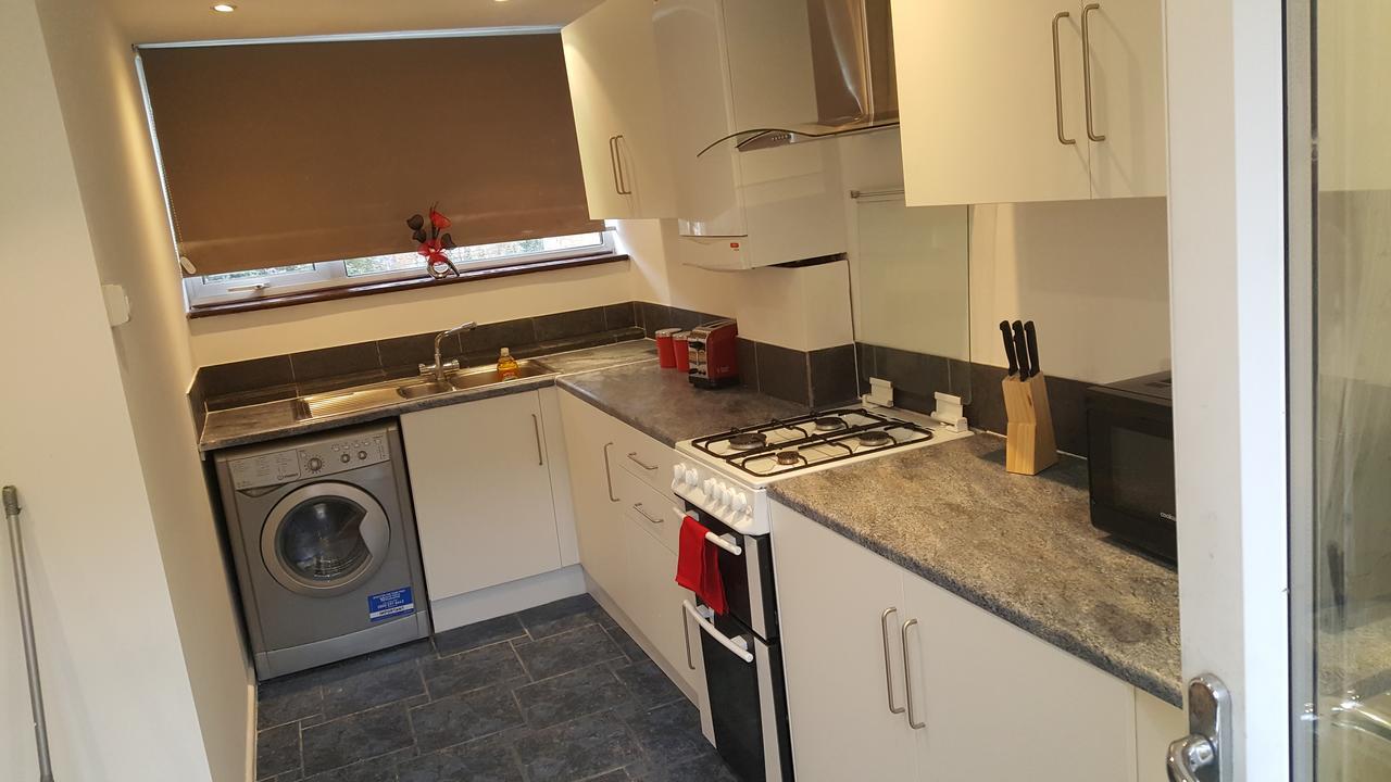 Апарт отель Vetrelax Basildon Newly Refurbished 3Bed House Экстерьер фото