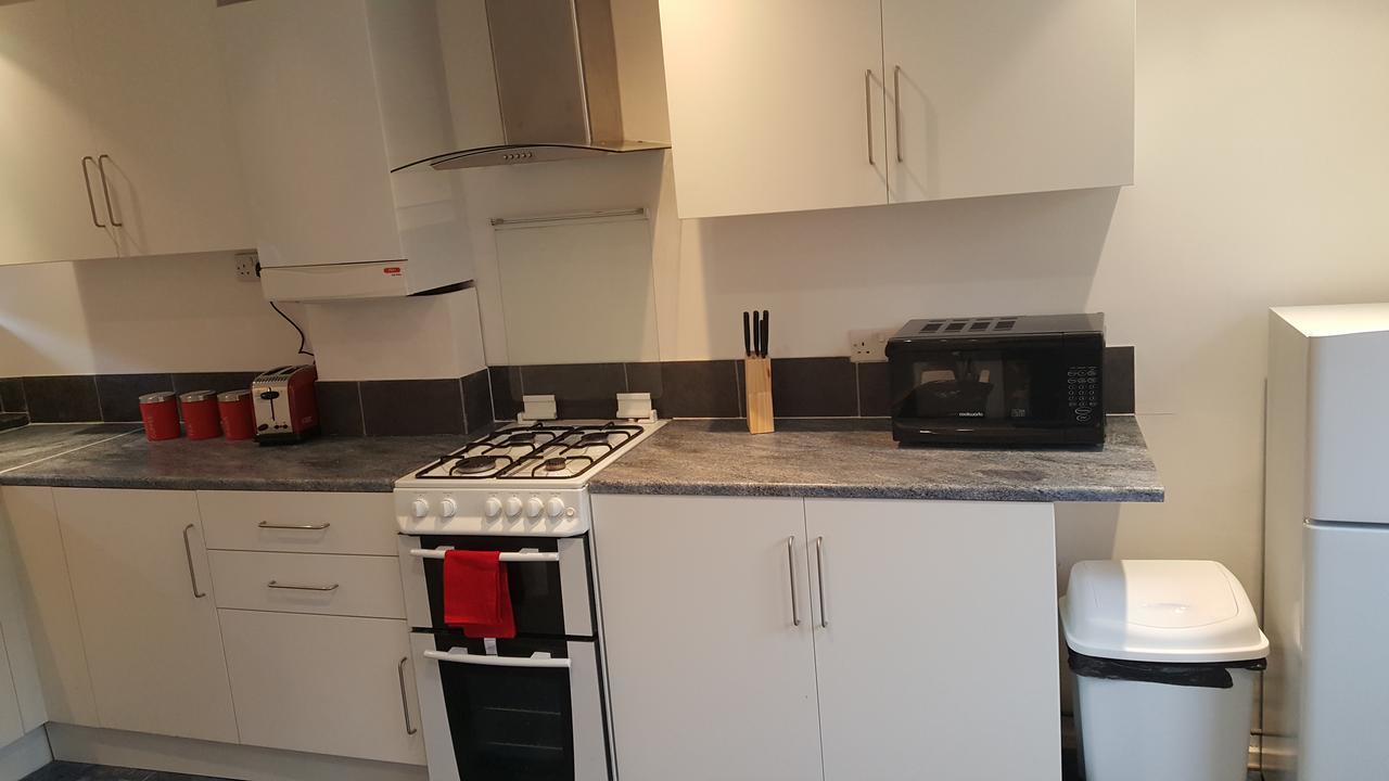 Апарт отель Vetrelax Basildon Newly Refurbished 3Bed House Экстерьер фото