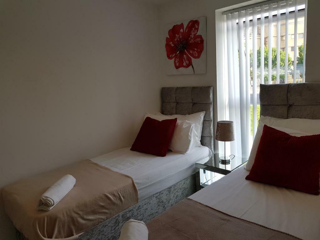 Апарт отель Vetrelax Basildon Newly Refurbished 3Bed House Экстерьер фото